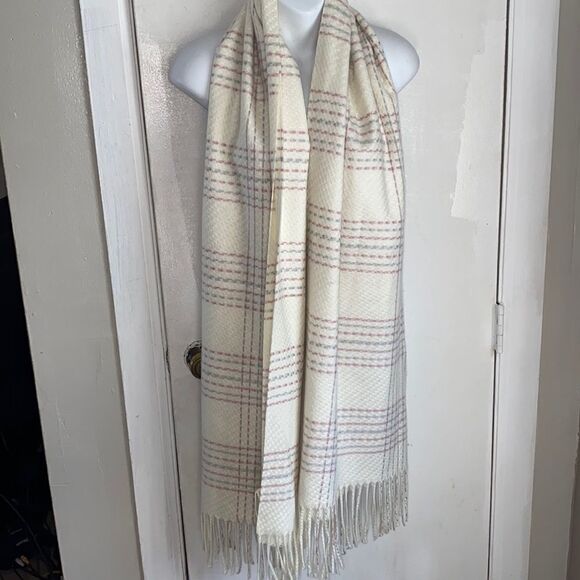 PRETTY PERSUASIONS Scarf Wrap with 4" Fringe NWT - Picture 1 of 5